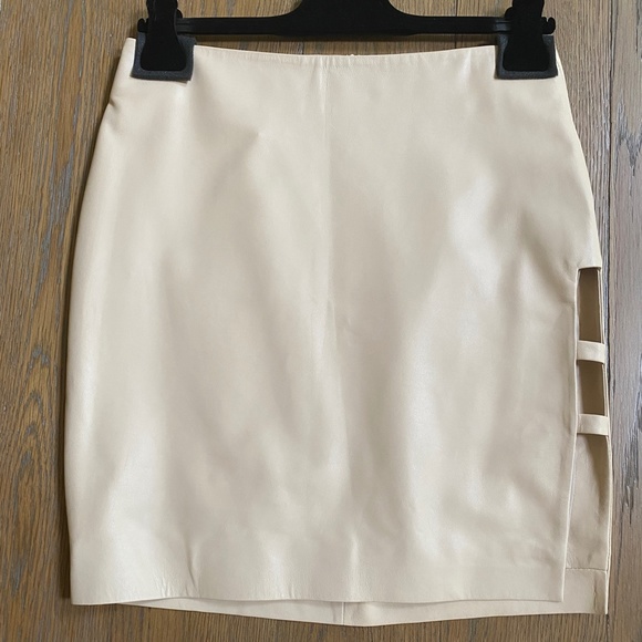 Zeynep Arcay Square Slit Leather Skirt in Cream US6 - Picture 6 of 10